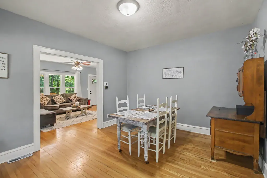 1217 Pinehurst Boulevard Kalamazoo Charter Township MI 49006