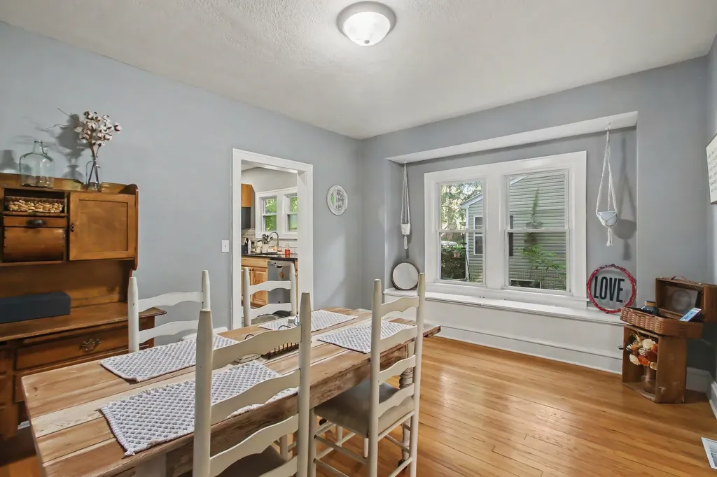 1217 Pinehurst Boulevard Kalamazoo Charter Township MI 49006