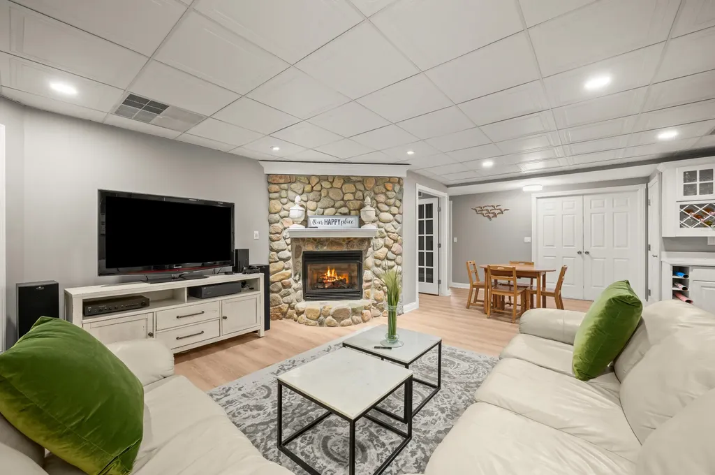 3003 Dunes Valley Path Lincoln Charter Township MI 49127