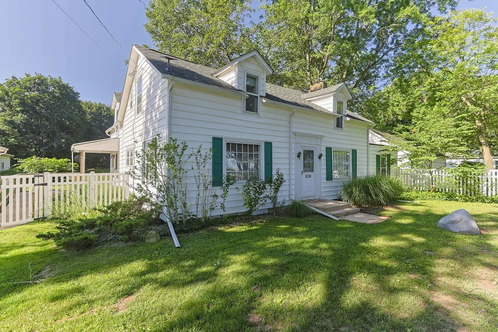 2274 Yankee Street Howard Township MI 49120