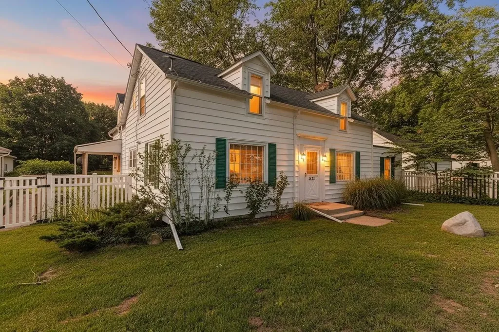 2274 Yankee Street Howard Township MI 49120