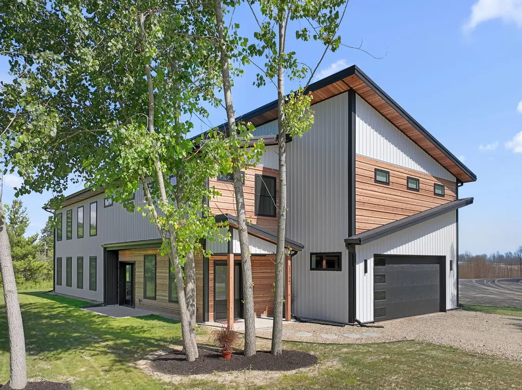 13739 Jane Way Chikaming Township MI 49125