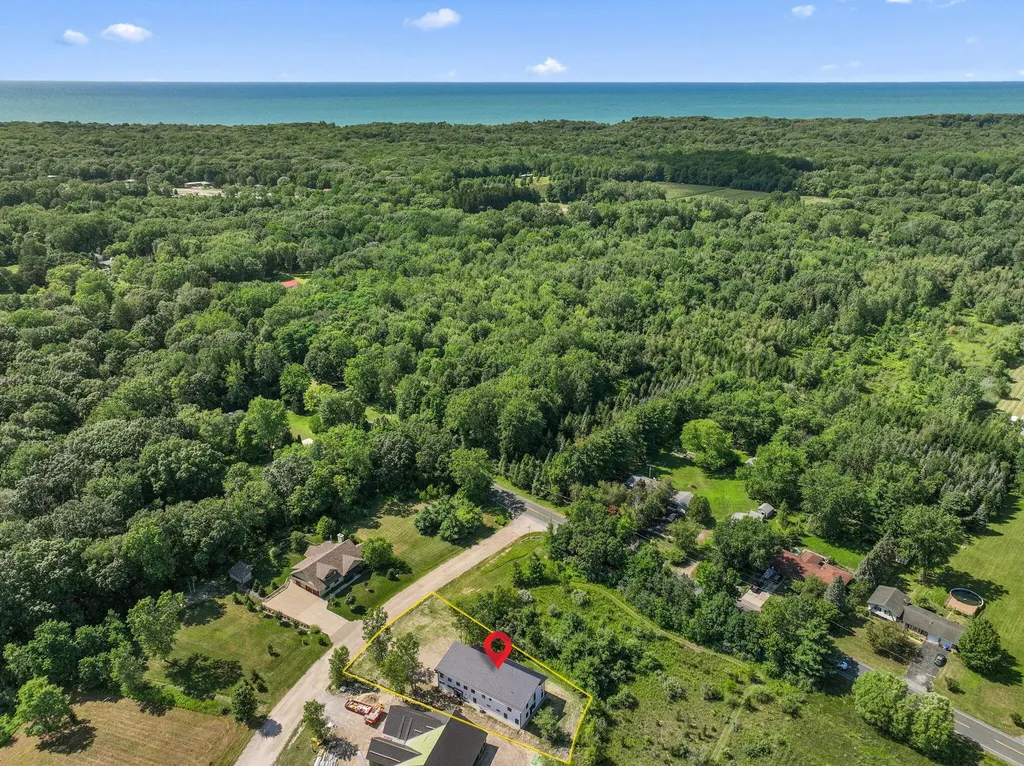 13739 Jane Way Chikaming Township MI 49125