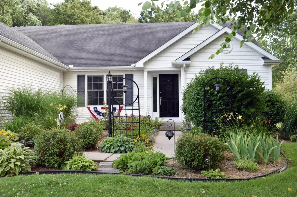 3970 N Hidden Valley Trail N Bertrand Township MI 49120