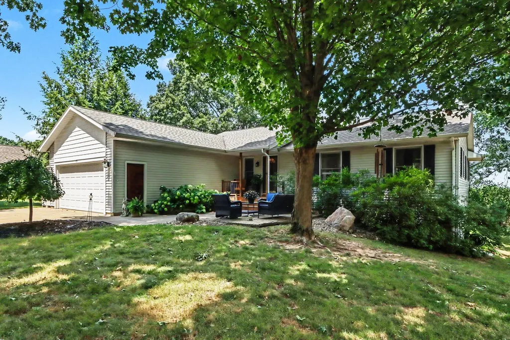971 Niagara Drive Lawton Village MI 49065