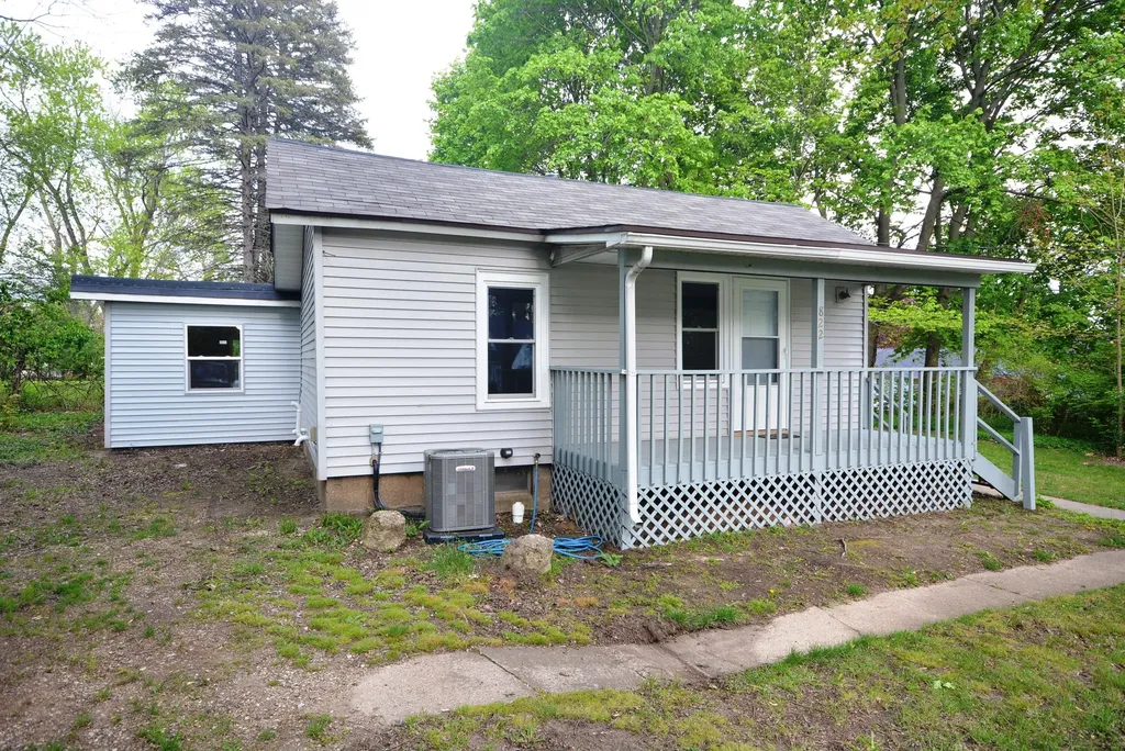 822 N Berrien Street Albion City MI 49224