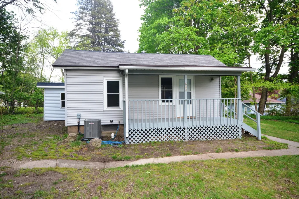822 N Berrien Street Albion City MI 49224