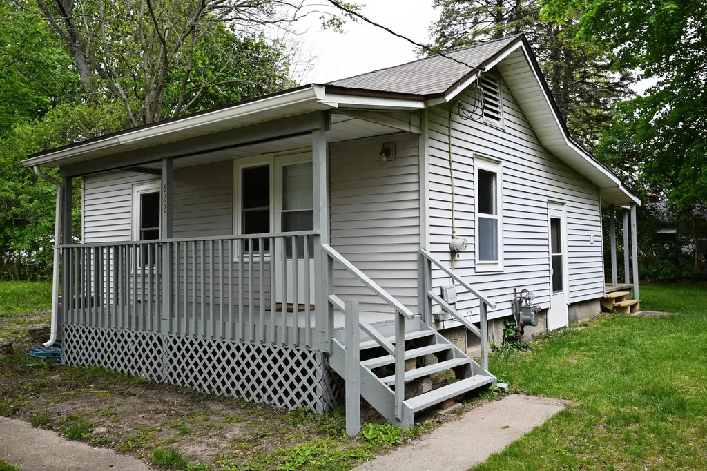 822 N Berrien Street Albion City MI 49224