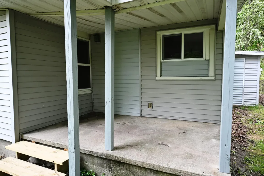 822 N Berrien Street Albion City MI 49224