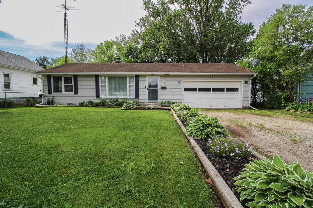 606 Millard Street Three Rivers City MI 49093