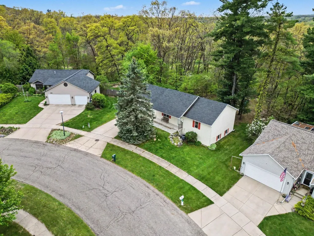165 Hunters Trail Court Middleville Village MI 49333