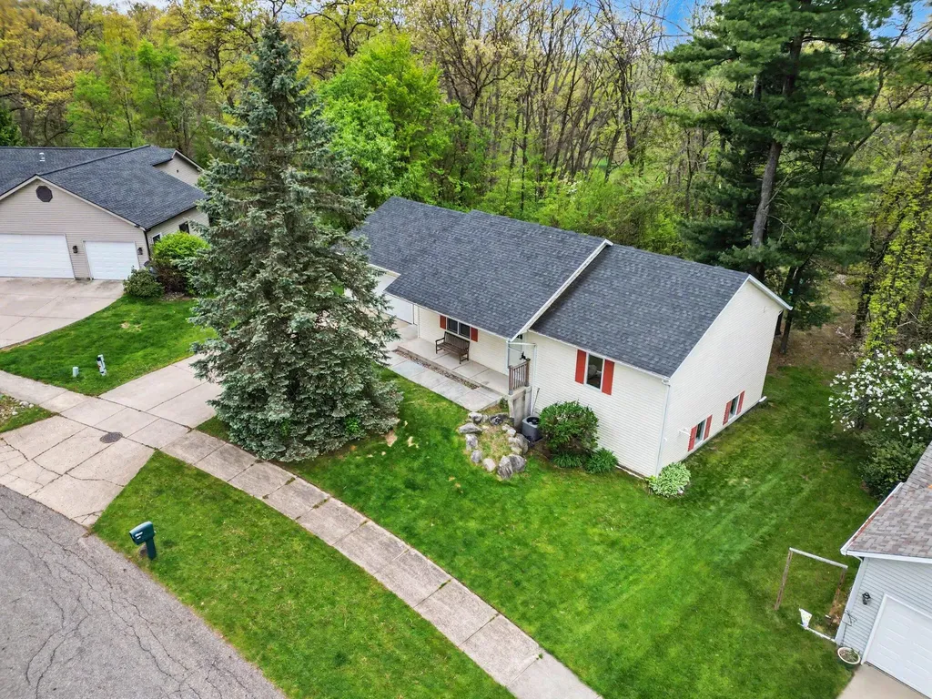 165 Hunters Trail Court Middleville Village MI 49333