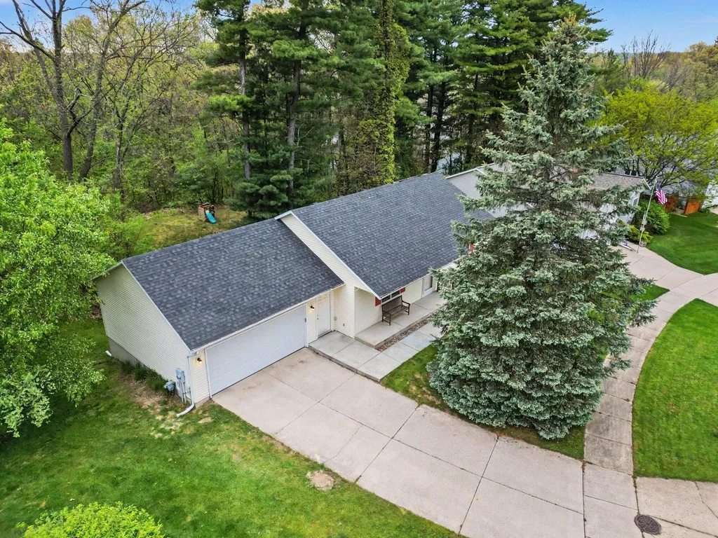 165 Hunters Trail Court Middleville Village MI 49333