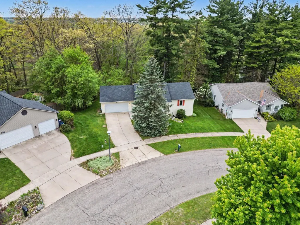 165 Hunters Trail Court Middleville Village MI 49333