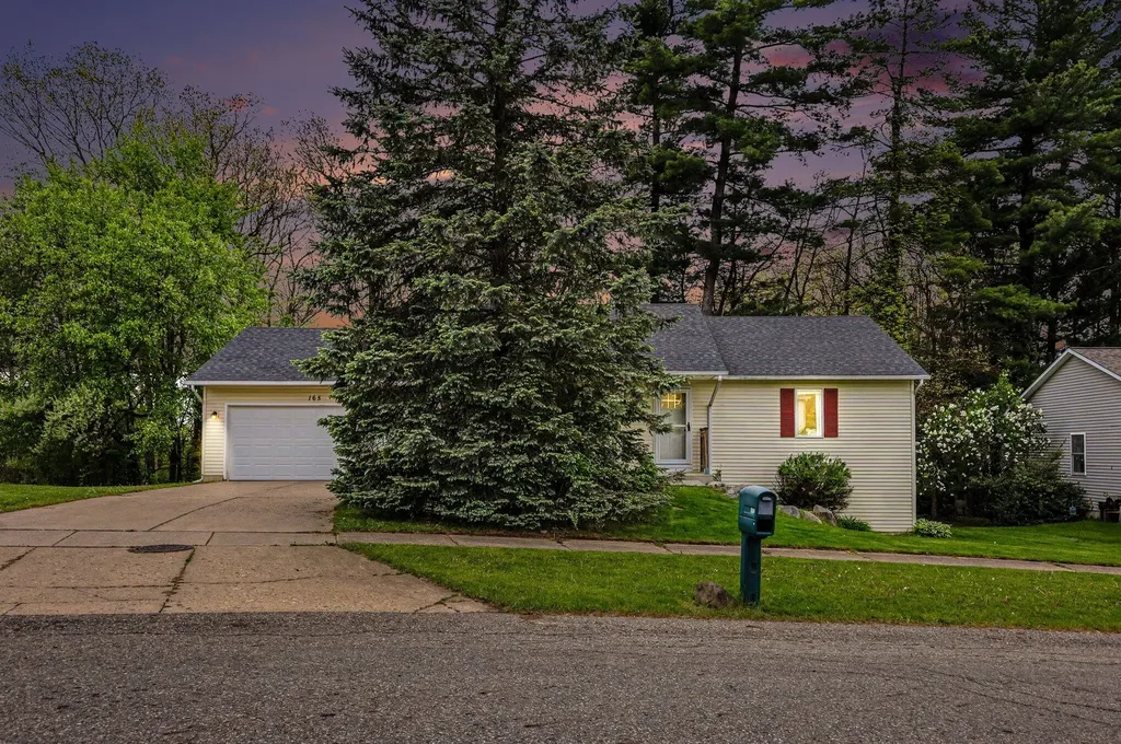 165 Hunters Trail Court Middleville Village MI 49333