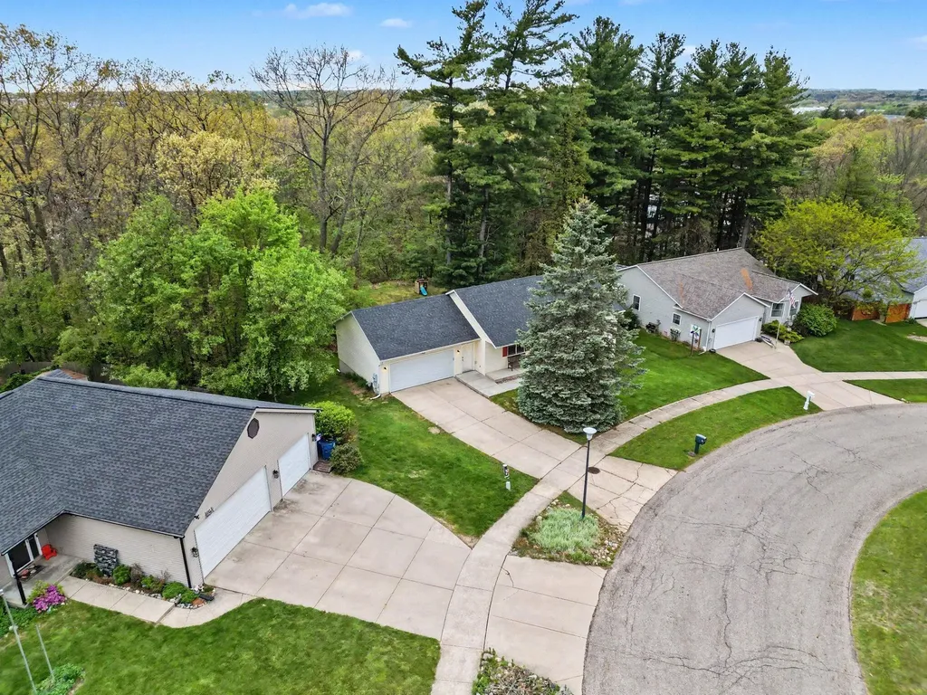 165 Hunters Trail Court Middleville Village MI 49333