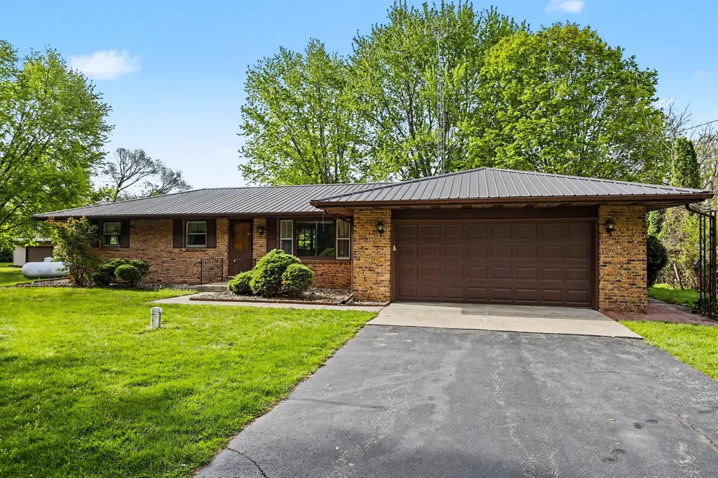 11621 M-216 Flowerfield Township MI 49067