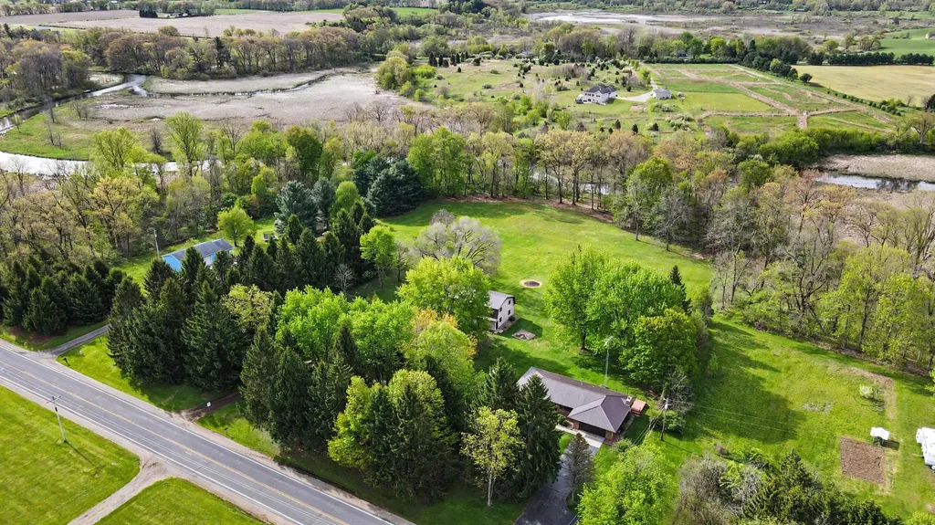 11621 M-216 Flowerfield Township MI 49067