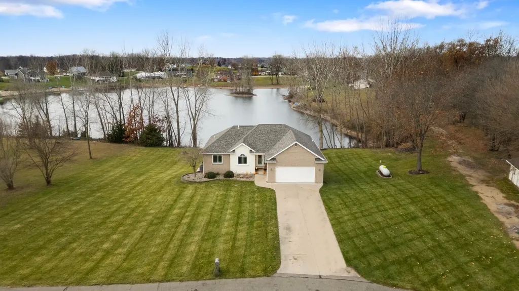 69100 Chief Court White Pigeon Township MI 49099