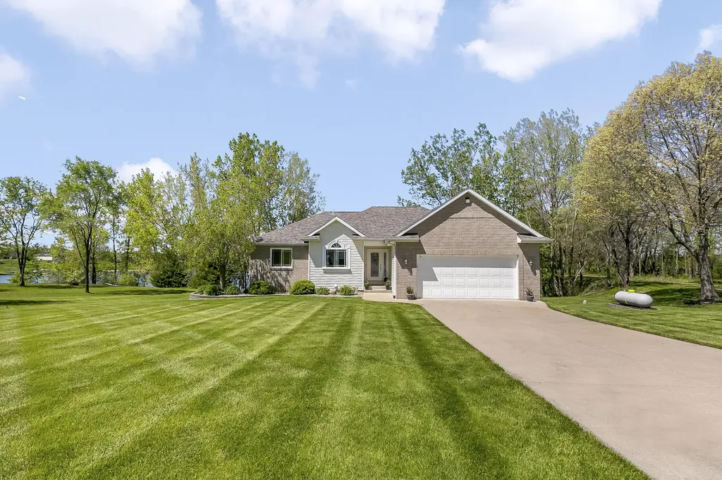 69100 Chief Court White Pigeon Township MI 49099