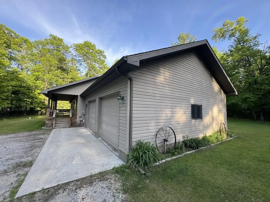 4335 Kings Corner Road Oscoda Charter Township MI 48737