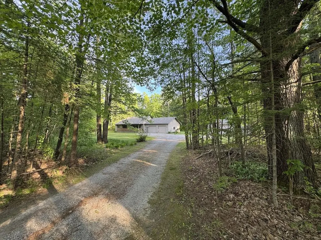 4335 Kings Corner Road Oscoda Charter Township MI 48737