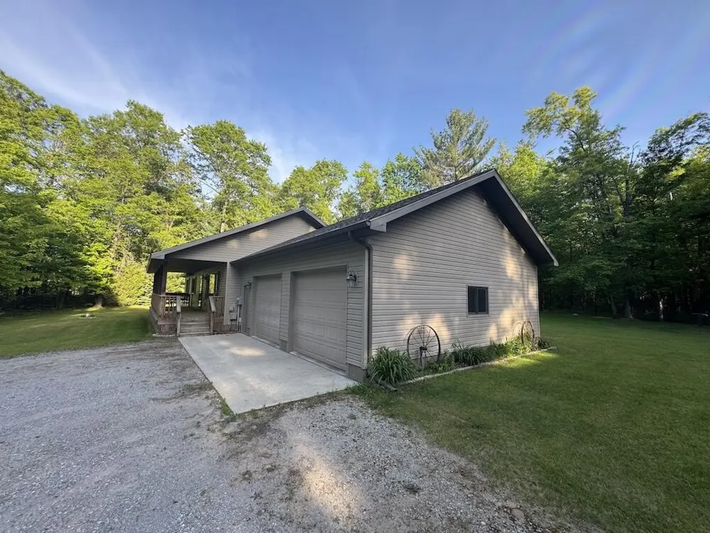 4335 Kings Corner Road Oscoda Charter Township MI 48737