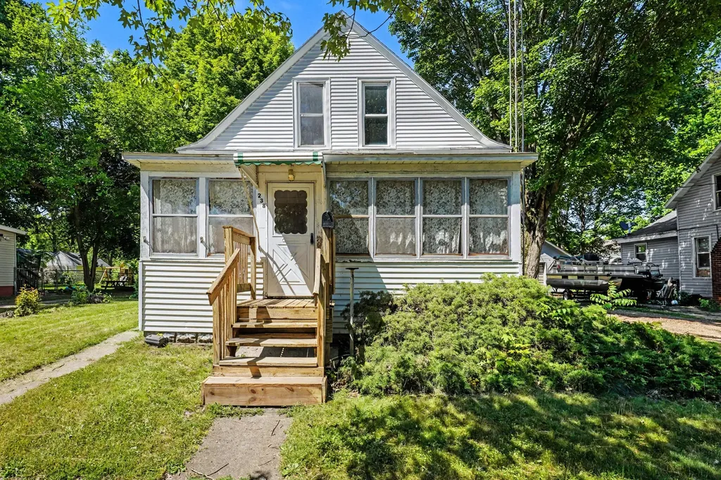 238 4th Avenue Three Rivers City MI 49093