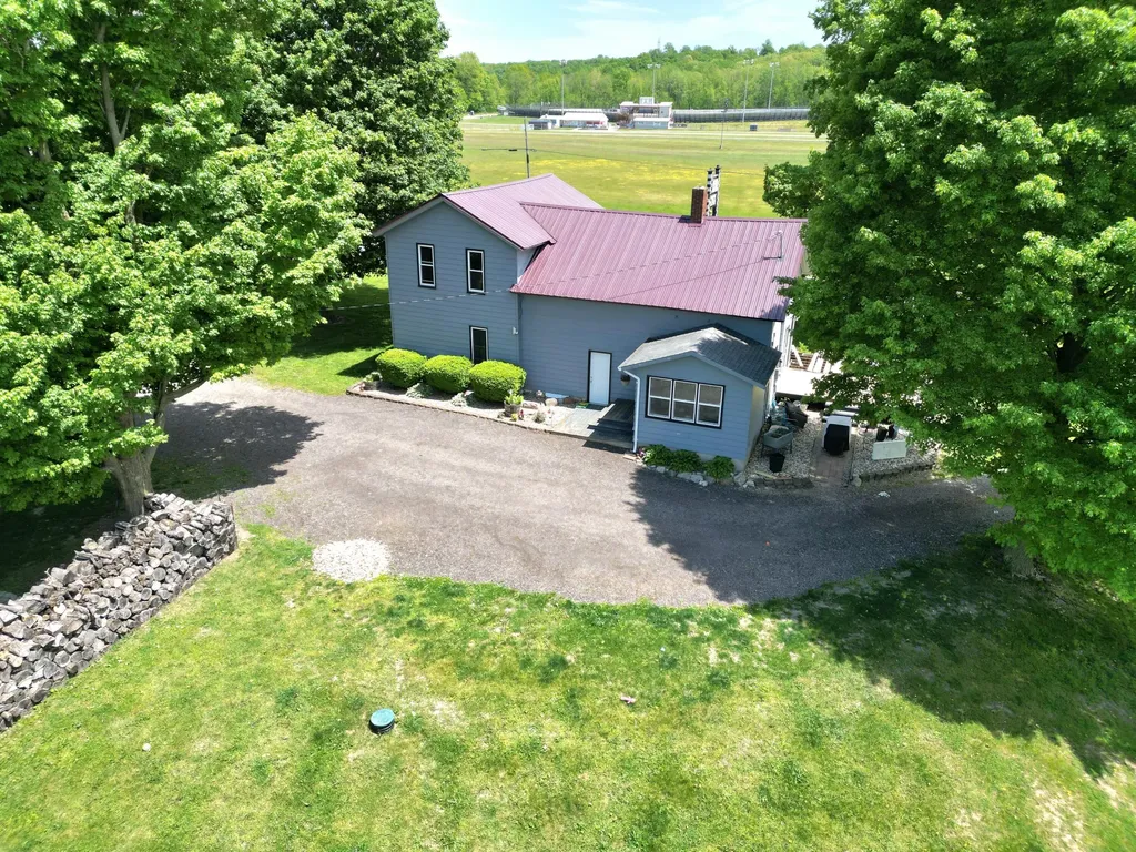 58636 M 40 Newberg Township MI 49061
