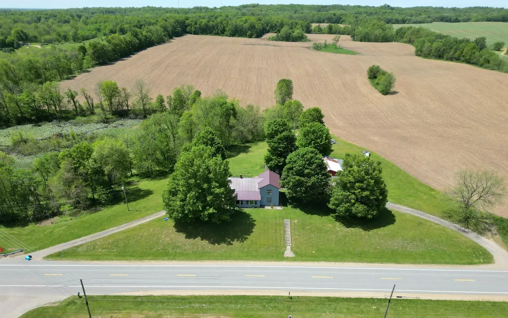 58636 M 40 Newberg Township MI 49061