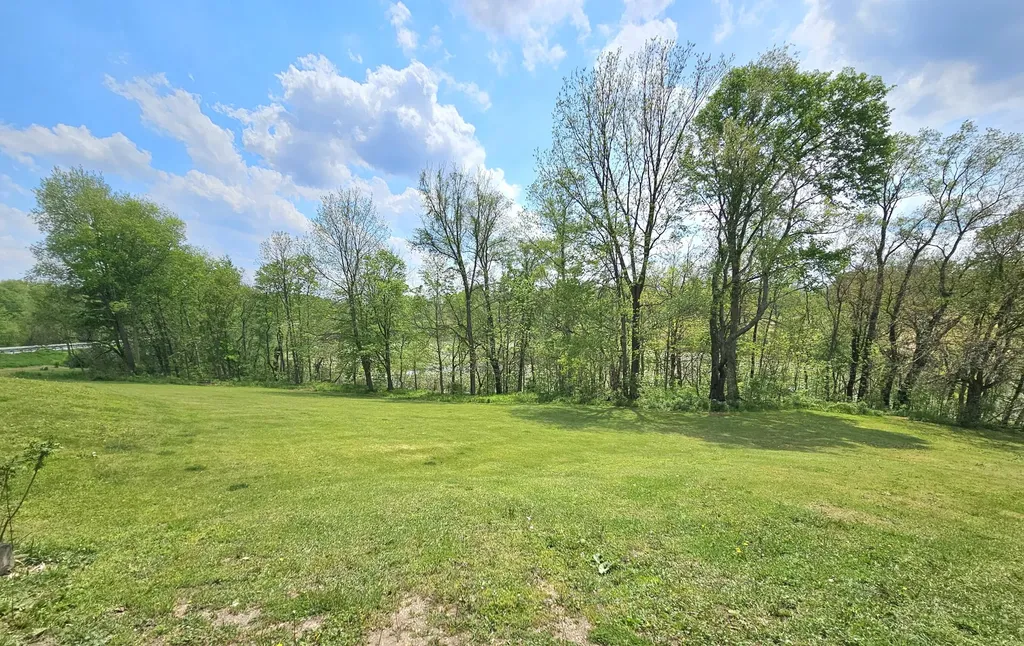 58636 M 40 Newberg Township MI 49061