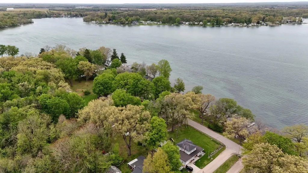 20160 Parkway Avenue Park Township MI 49093