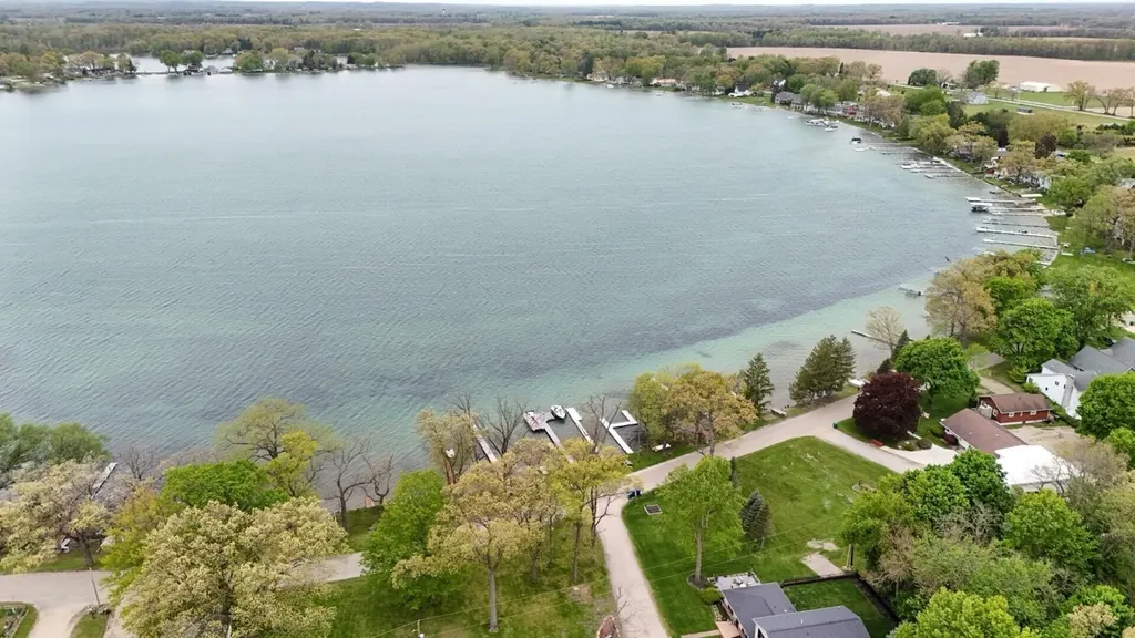 20160 Parkway Avenue Park Township MI 49093