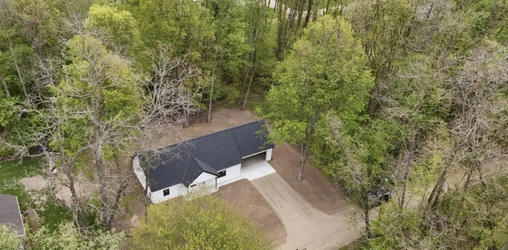 20160 Parkway Avenue Park Township MI 49093