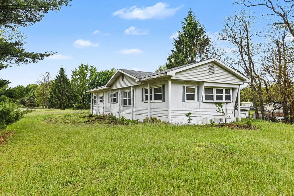 39391 Sandyridge Circle Almena Township MI 49071