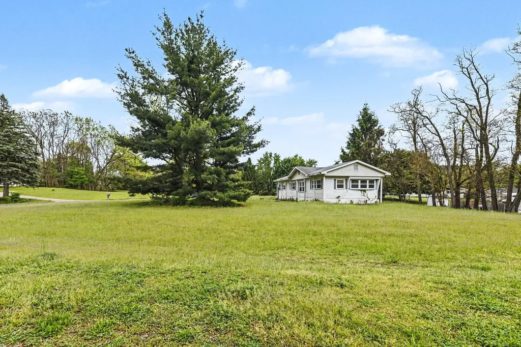 39391 Sandyridge Circle Almena Township MI 49071