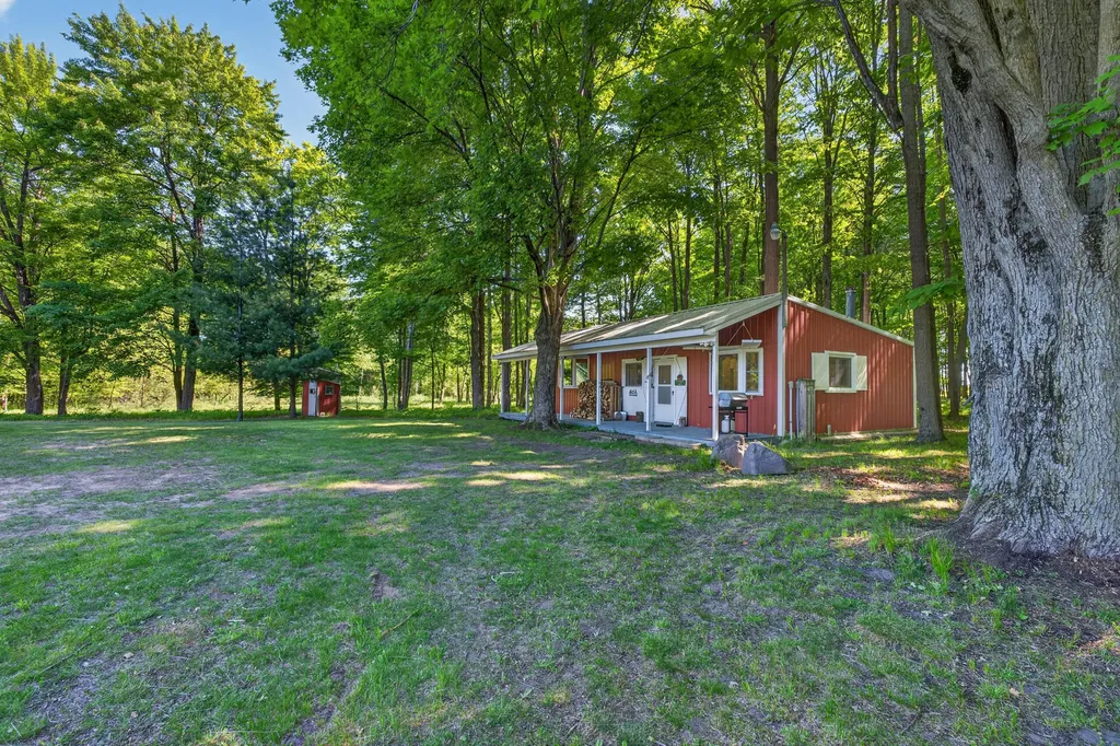 5595 75th Avenue Hinton Township MI 49332