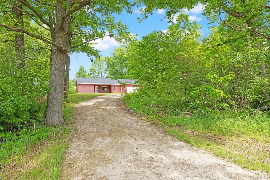 11582 M 60 Fabius Township MI 49093