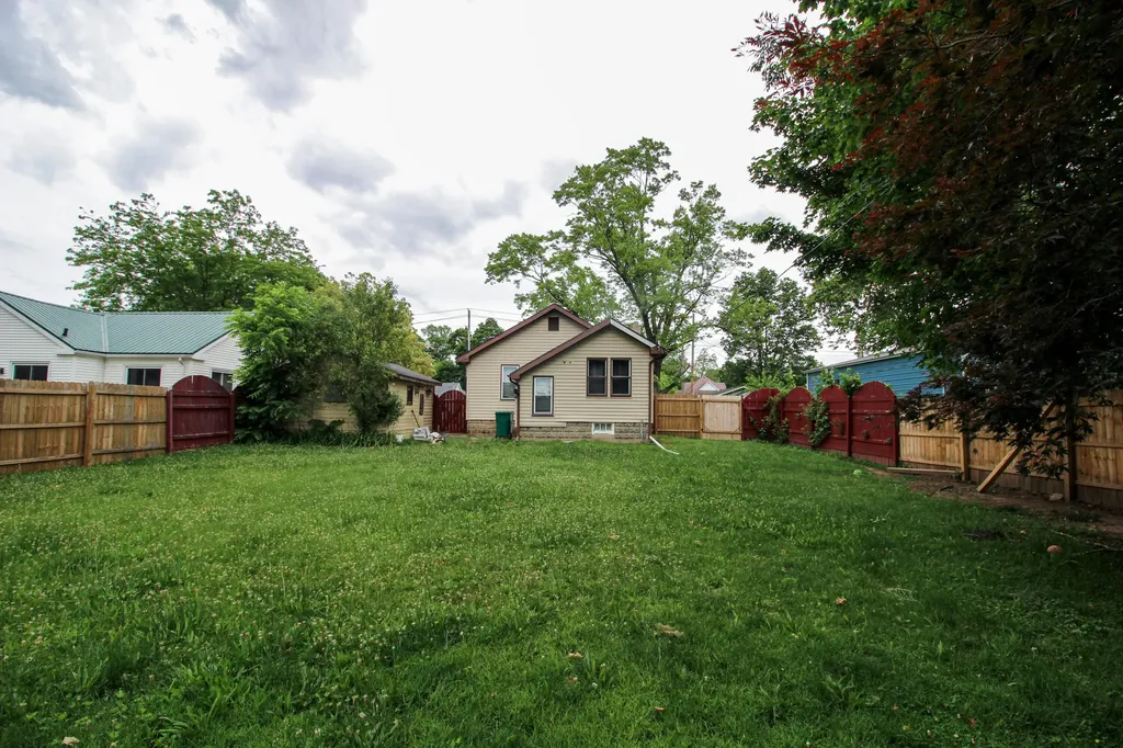 806 West Street Three Rivers City MI 49093