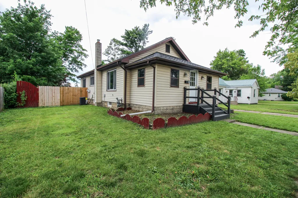 806 West Street Three Rivers City MI 49093