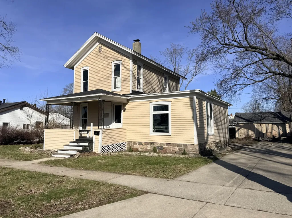 711 Maple Street Three Rivers City MI 49093