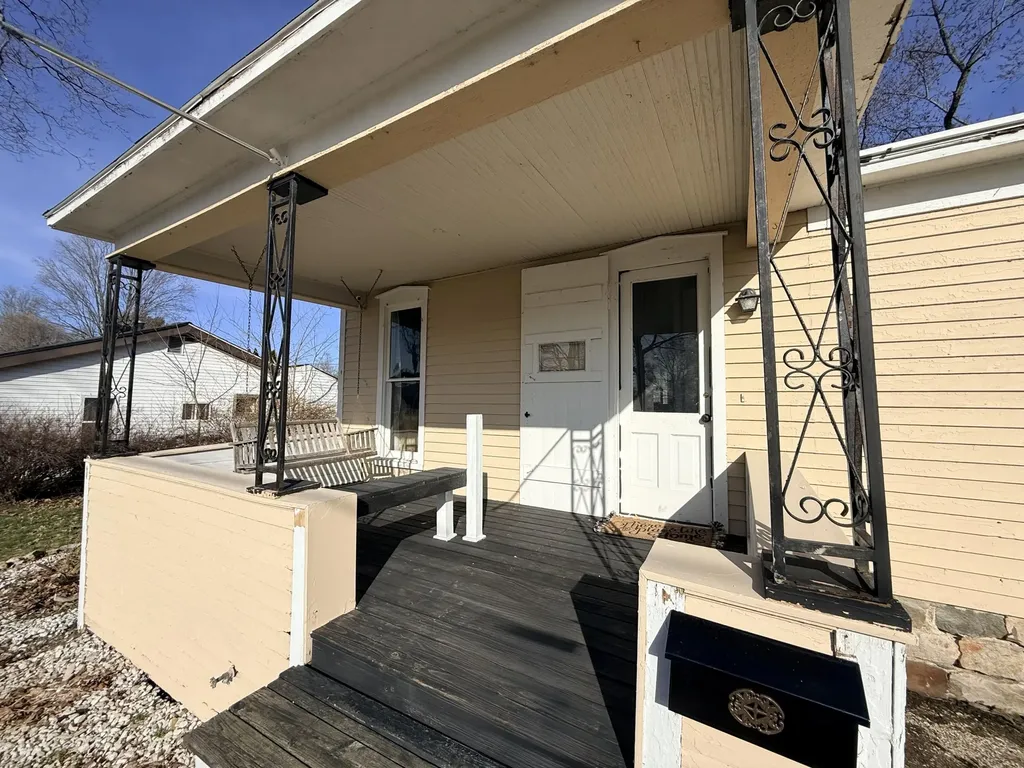 711 Maple Street Three Rivers City MI 49093