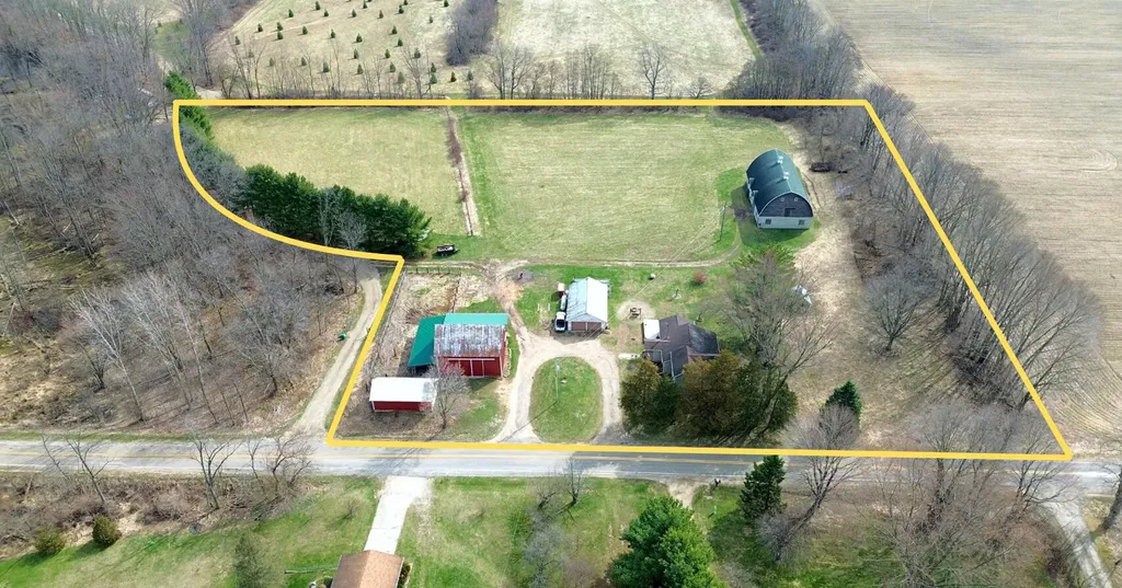 53699 Flatbush Road Flowerfield Township MI 49067