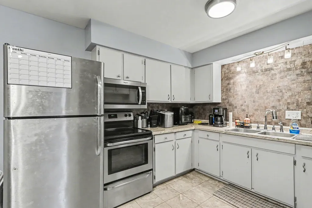 626 Lynn Avenue Kalamazoo City MI 49008