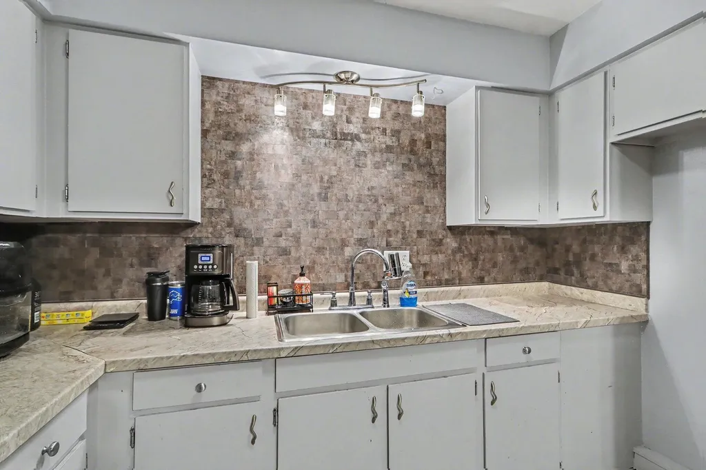 626 Lynn Avenue Kalamazoo City MI 49008