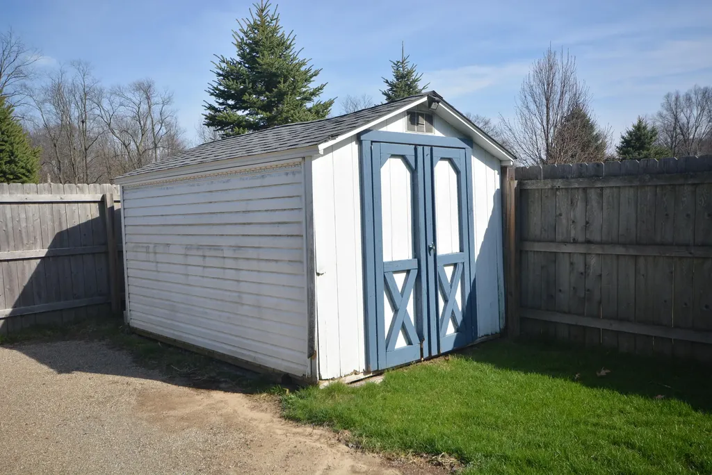 1206 Comstock Drive Marshall City MI 49068