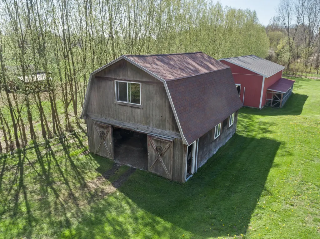 5785 Layton Road Howell City MI 48836