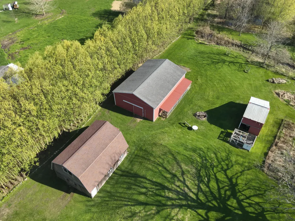 5785 Layton Road Howell City MI 48836