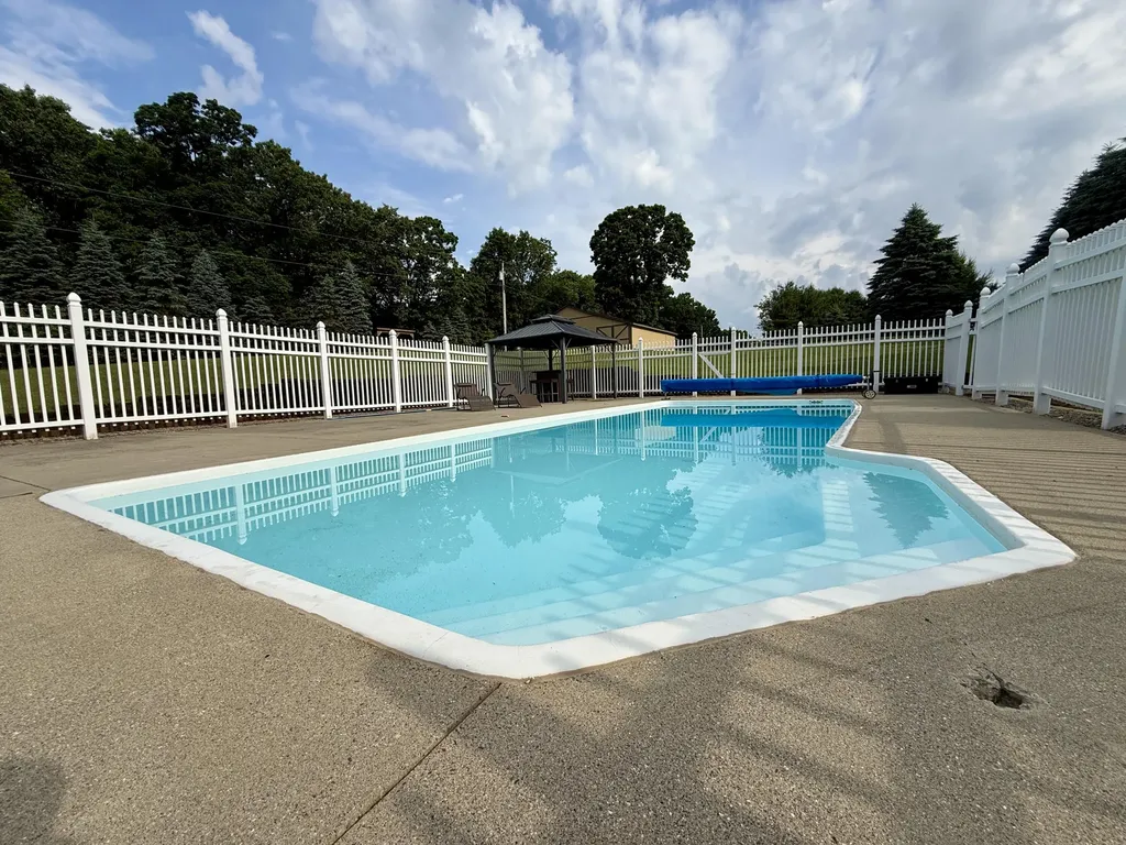 13955 Rattalee Lake Road Springfield Charter Township MI 48350