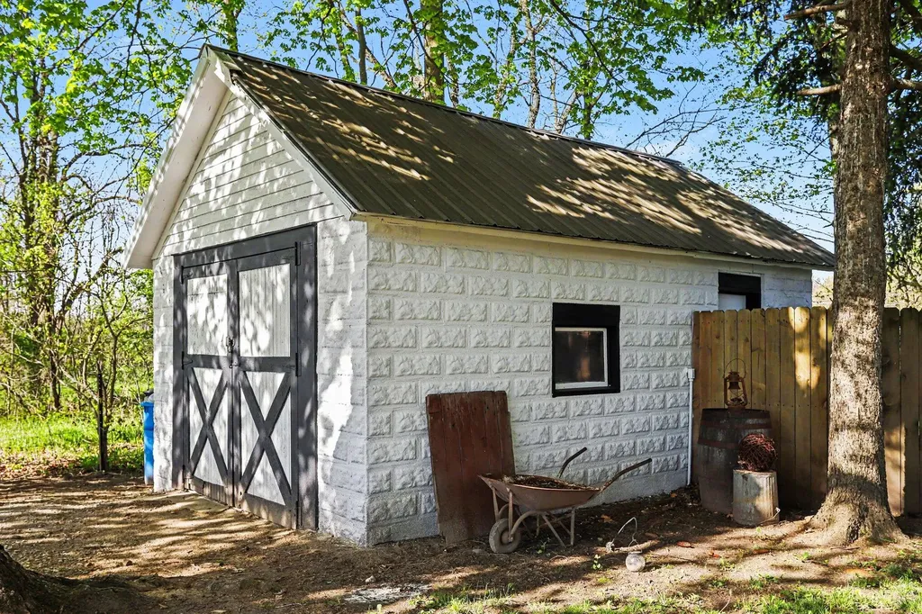 711 N Burr Oak Road Colon Township MI 49040